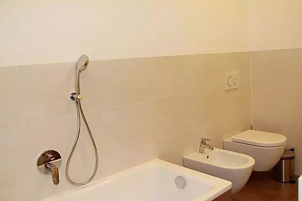 Badewanne, Bidet und Toilette