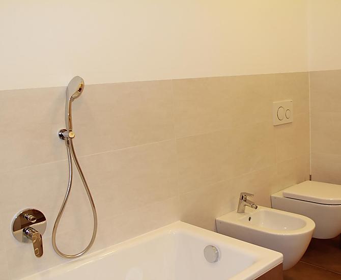 Badewanne, Bidet und Toilette