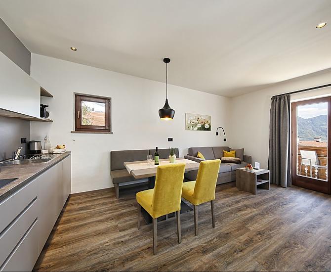 Wohnküche mit großem Südbalkon