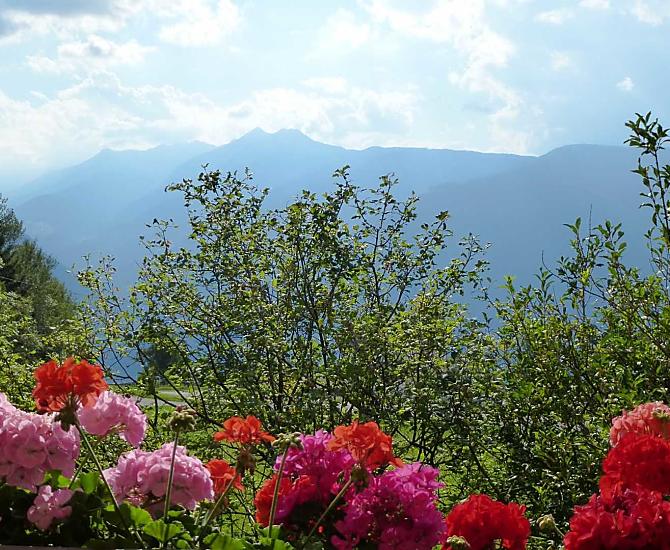 Blick auf die Bergkette vom Balkon aus