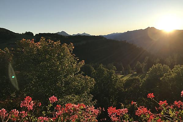 Herrlicher Panoramablick mit Sonnenuntergang