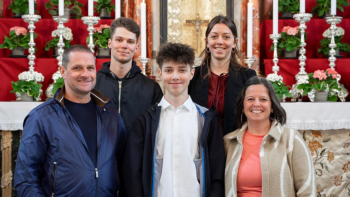 Il contadino Meinhard con la contadina Silke e i loro figli Nadine, Florian e Manuel