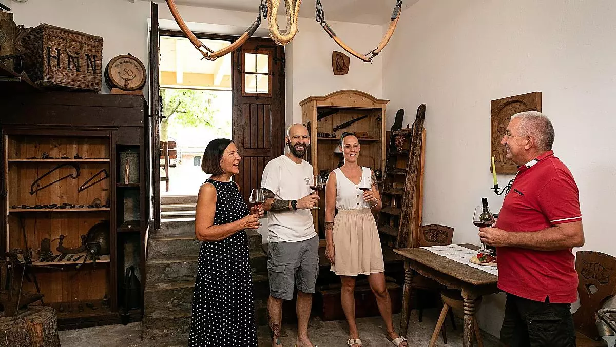 Visita guidata al piccolo e curato museo contadino del maso