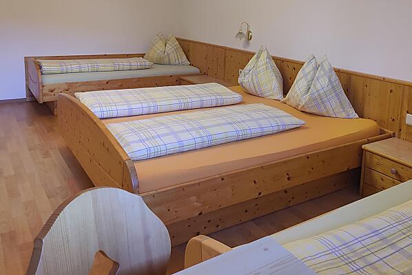 Plansol-Hof - Zimmer & Wohnungen Photo