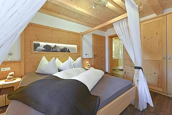 Zweites Doppelbettzimmer mit Beistellbett