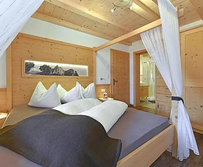 Zweites Doppelbettzimmer mit Beistellbett