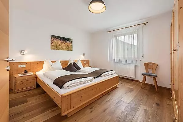 Gemütlich eingerichtetes Schlafzimmer