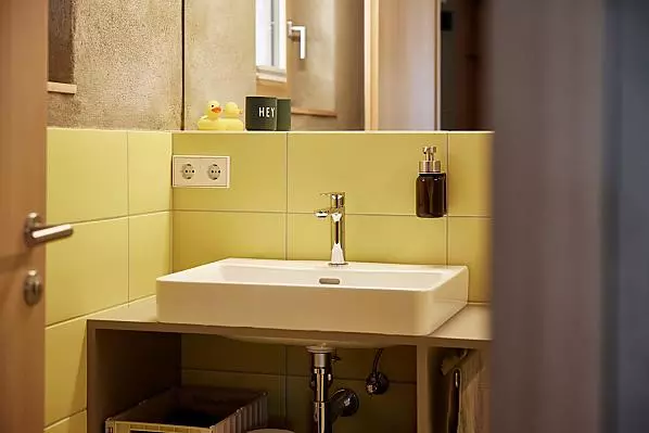 Badezimmer mit WC, Bidet und begehbarer stufenloser Dusche