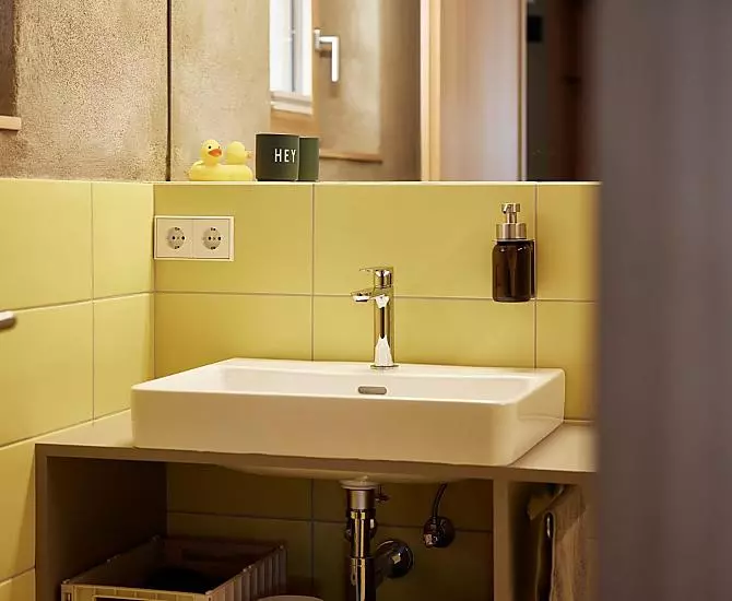 Badezimmer mit WC, Bidet und begehbarer stufenloser Dusche