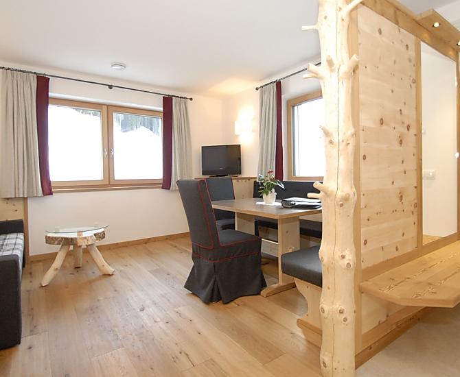 Gemütlicher Wohnraum mit Sitzecke