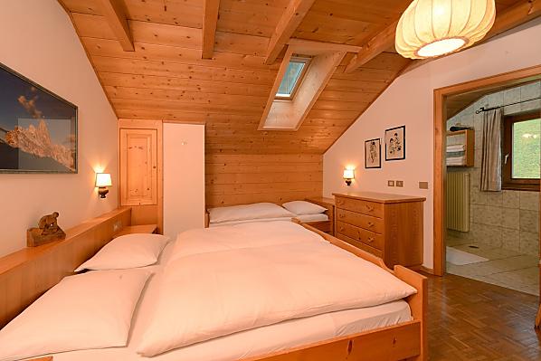 Dreibettzimmer mit Balkon