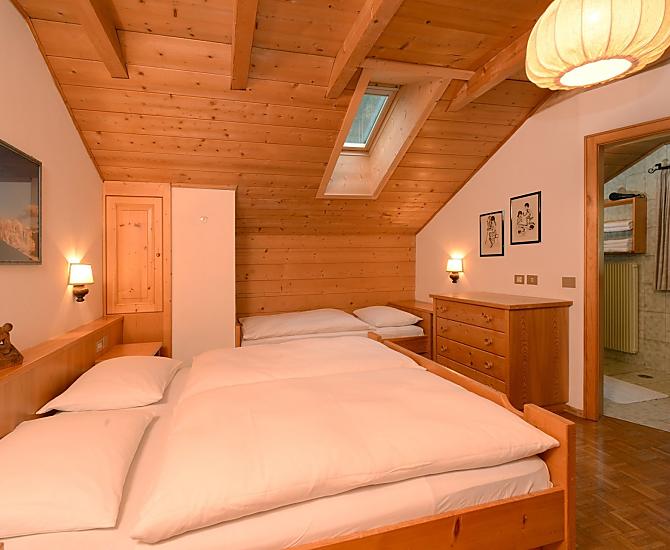 Dreibettzimmer mit Balkon