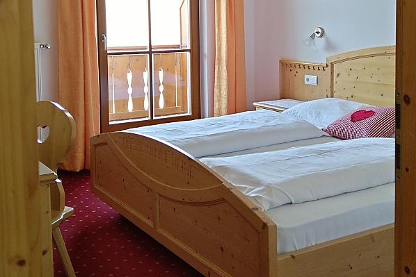 Doppelbettzimmer mit Balkon