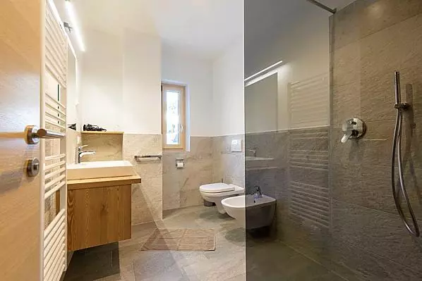 Das moderne Badezimmer.