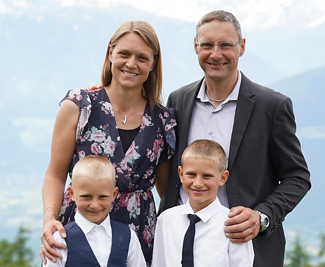 La vostra famiglia ospitante: Julian, Hannes, Veronika e Stefan