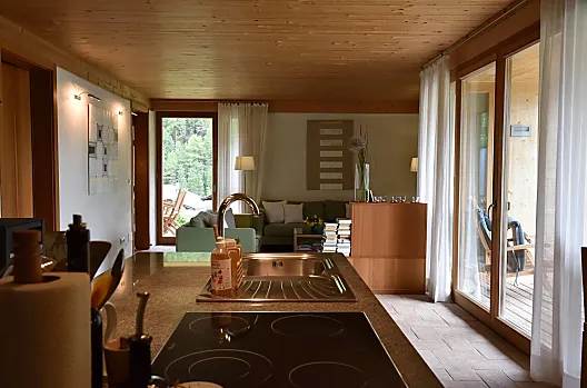 Zona giorno nell’appartamento vacanze “Strohhaus”