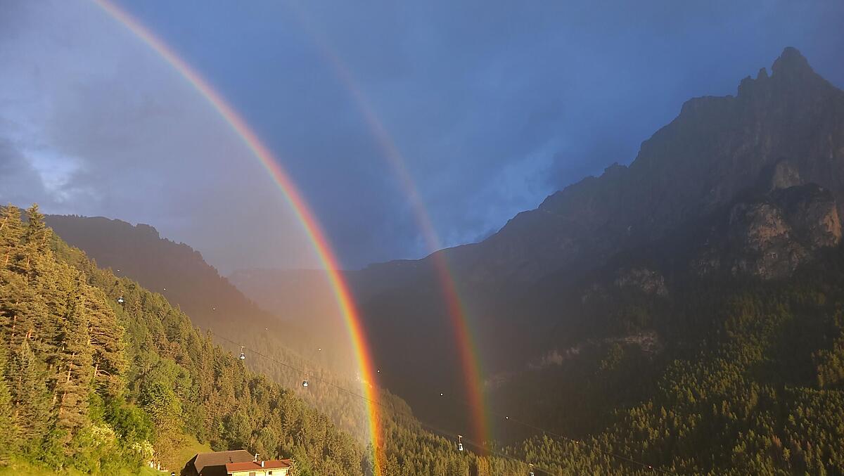 Doppio arcobaleno dopo un temporale estivo