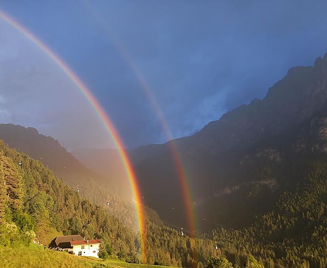 Doppio arcobaleno dopo un temporale estivo
