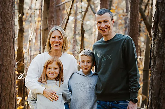 Siamo Petra e Christoph e viviamo qui insieme ai nostri figli Clemens e Pia.