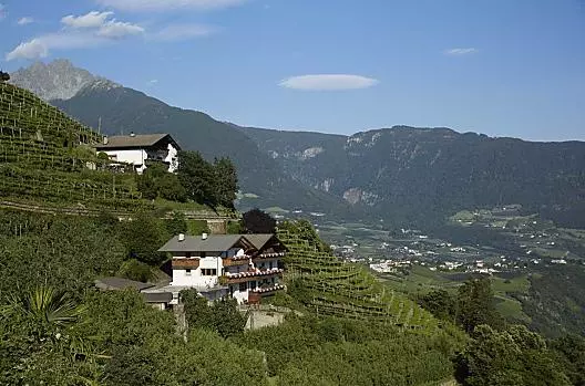 Unterkronsbichl, sullo sfondo Scena e il monte Ivigna.