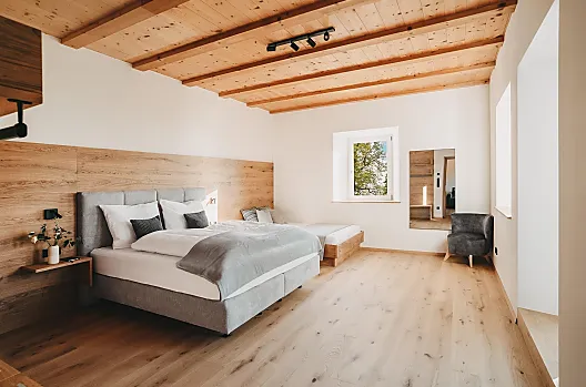 Stilvolle Ferienwohnungen mit Naturmaterialien, gesundem Raumklima und warmer Atmosphäre zum Wohlfühlen.