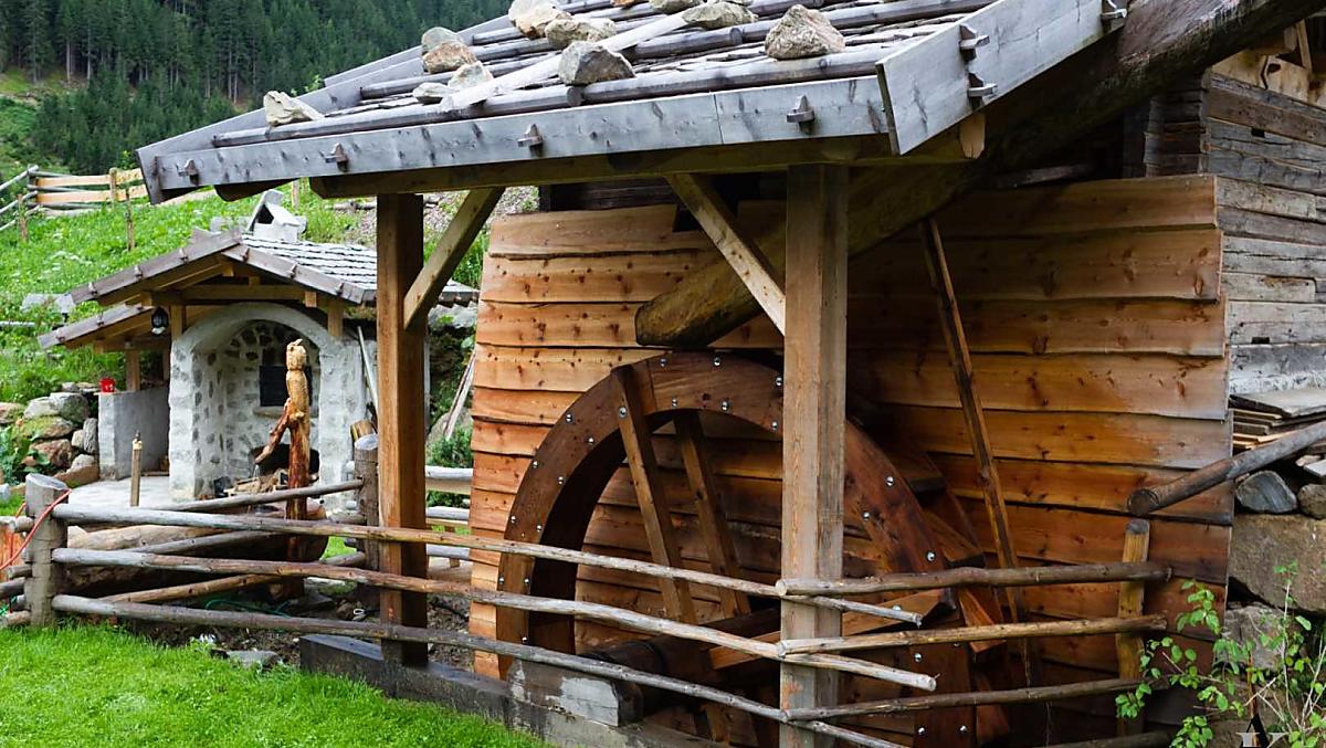 Nel vicino forno è possibile guardare Peter mentre cuoce il pane. 