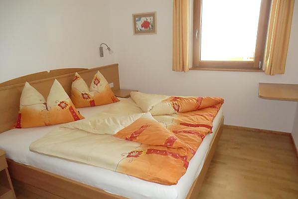 Kuscheliges Schlafzimmer mit Fernblick zur Weißkugel (Gletscher).