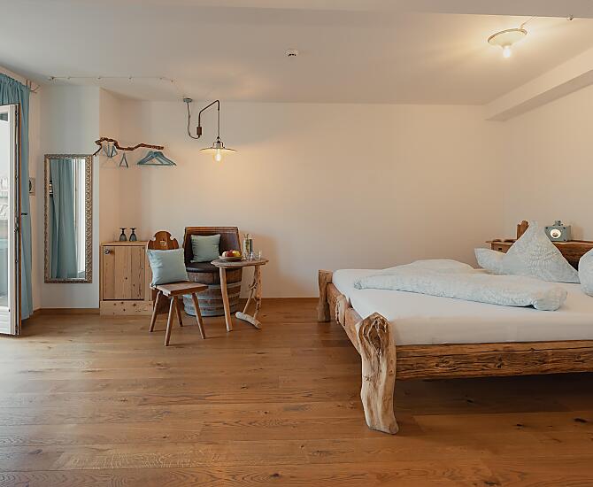 Schönes Doppelzimmer mit Blick in Richtung Marling Dorf. 