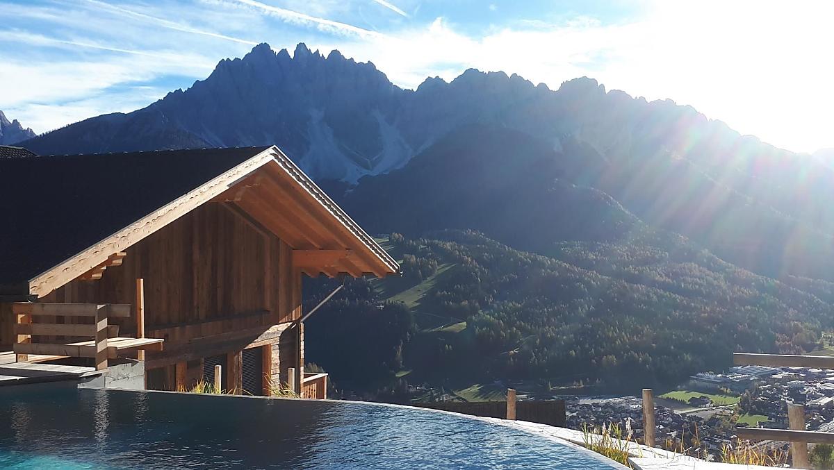 Vista esterna con piscina