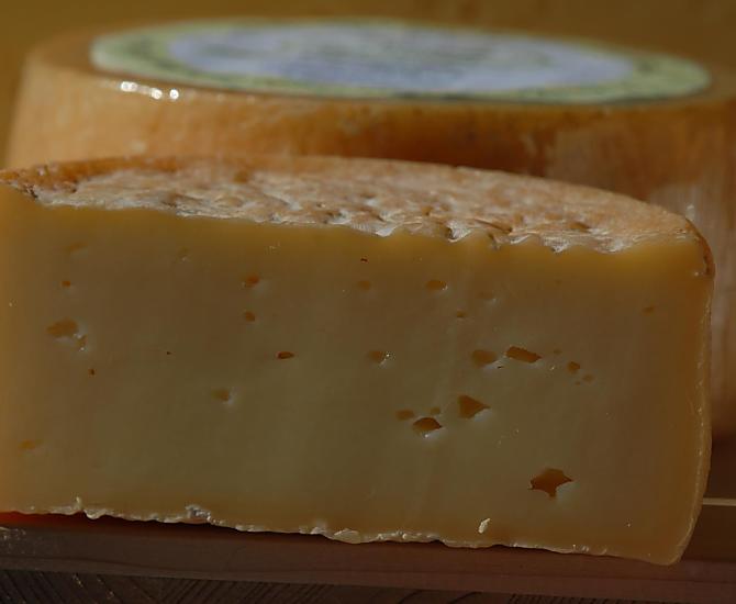 Formaggio bio a latte crudo della Val Martello