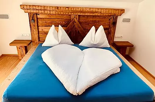 Camera da letto dell'appartamento vacanze “16 Hundert” in blu celeste