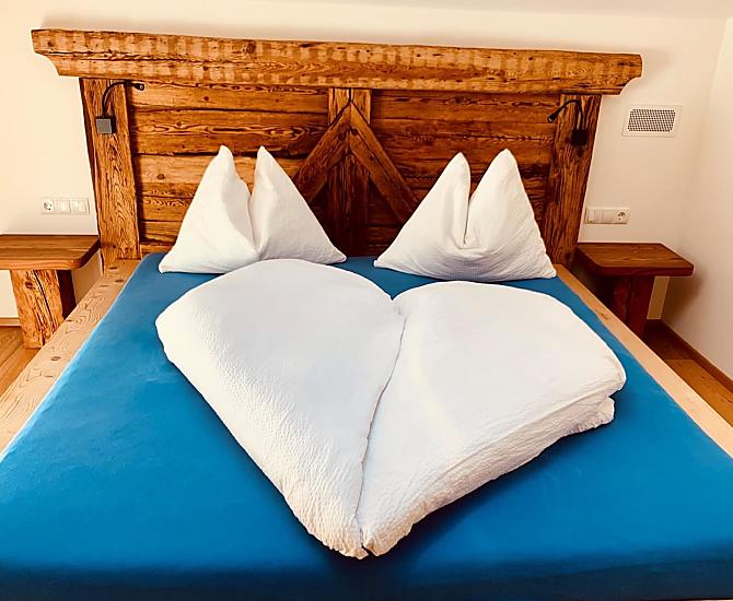 Camera da letto dell'appartamento vacanze “16 Hundert” in blu celeste