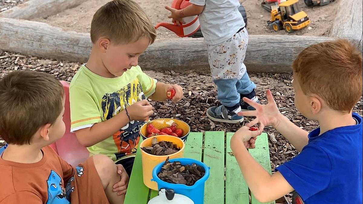 Area giochi con cucina di sabbia e fango