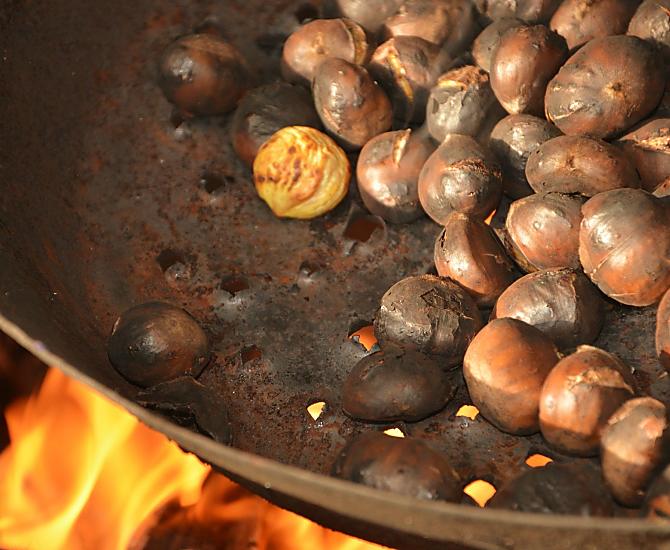 Le castagne arrostite, una vera delizia in autunno 