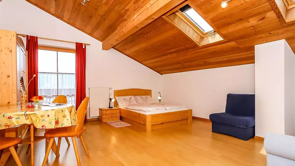 Soggiorno e camera da letto dell'appartamento Lorenzi