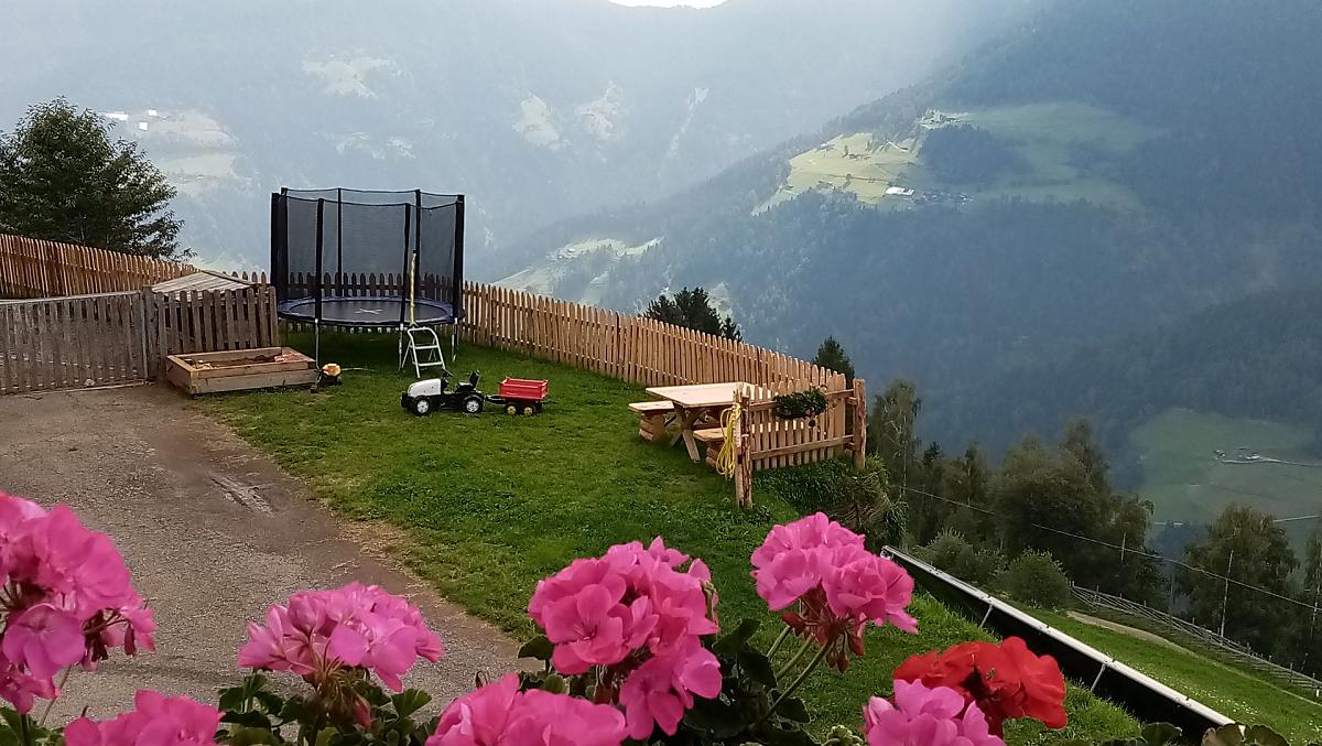 Parco giochi, vista dal balcone dell'appartamento