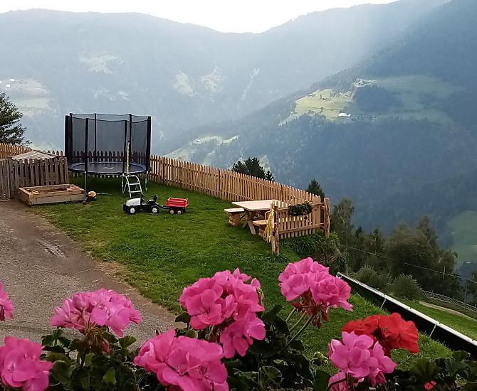 Parco giochi, vista dal balcone dell'appartamento