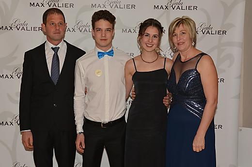 Siamo una famiglia unita e allegra, così, nel 2020, abbiamo voluto festeggiare a gennaio il ballo di fine anno.