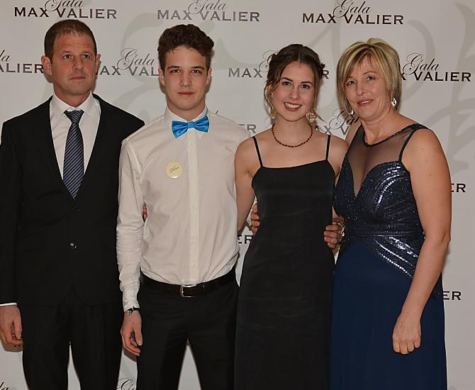 Siamo una famiglia unita e allegra, così, nel 2020, abbiamo voluto festeggiare a gennaio il ballo di fine anno.