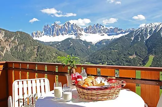 Colazione sul balcone con una magnifica vista