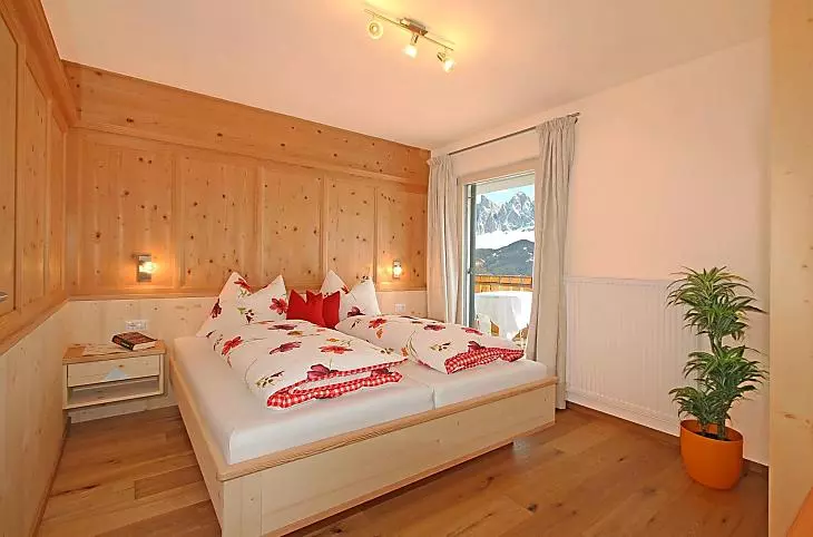 Camera da letto con vista sulle Odle 