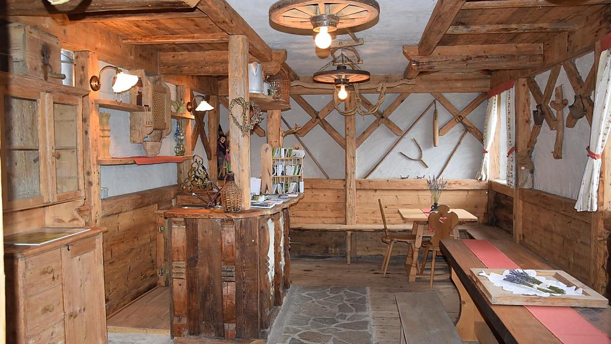 La sala comune con l'angolo dei giochi e quello della lettura
