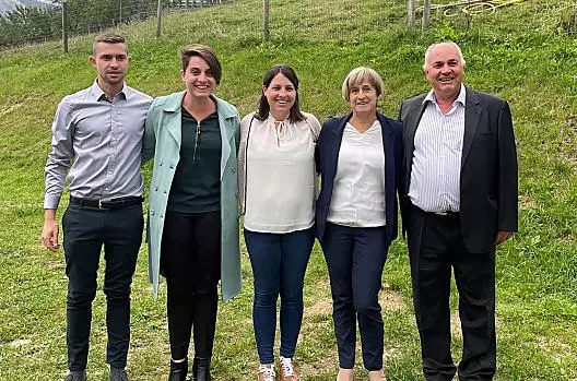 La famiglia Calliari da destra a sinistra: Alexander, Maria, Christiane, Hildegard e Manfred.