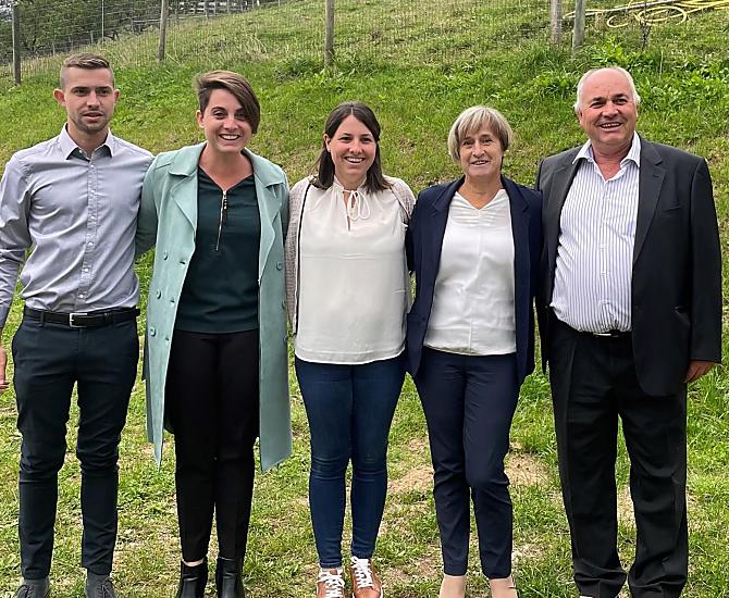 La famiglia Calliari da destra a sinistra: Alexander, Maria, Christiane, Hildegard e Manfred.