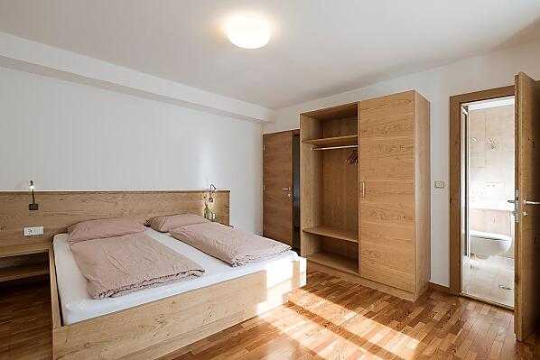Schlafzimmer 1