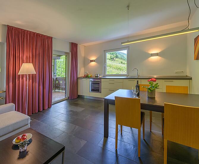Wohnküche mit überdachter Terrasse, Weinbergblick, Tramin Blick und auf den Poolbereich